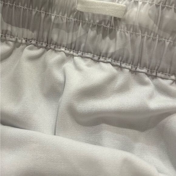 DSG Women’s high rise stride short camo gray pure white 3 inch new with tags - Picture 7 of 14